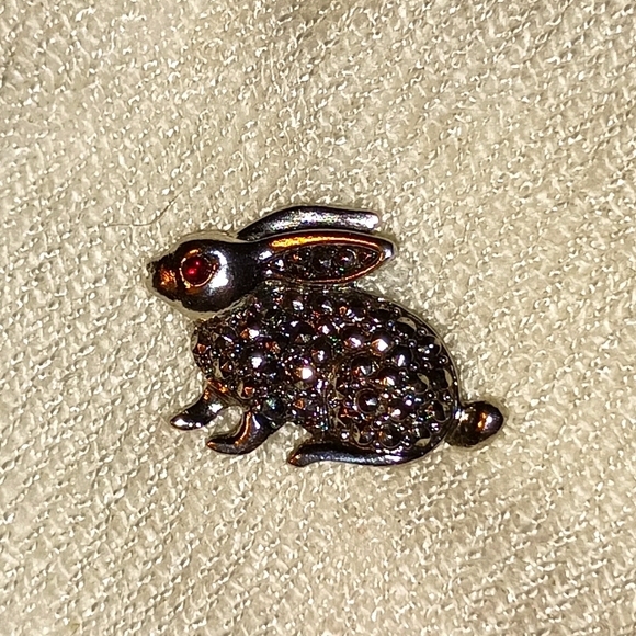 Vintage Avon Rabbit Pin - Picture 3 of 4